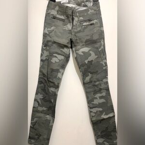 Gap camo skinny jeans size 25 regular
